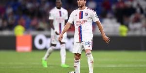 队报：尽管合同已到期，但塔利亚菲科愿让步降薪继续为里昂效力